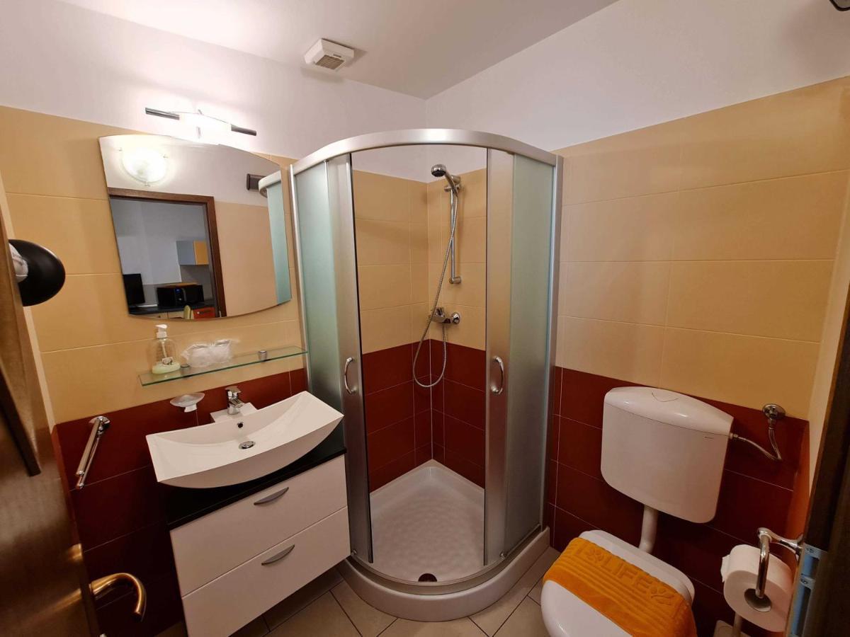 Restaurant & Apartments Getaway Pri Kobalu Випава Екстериор снимка