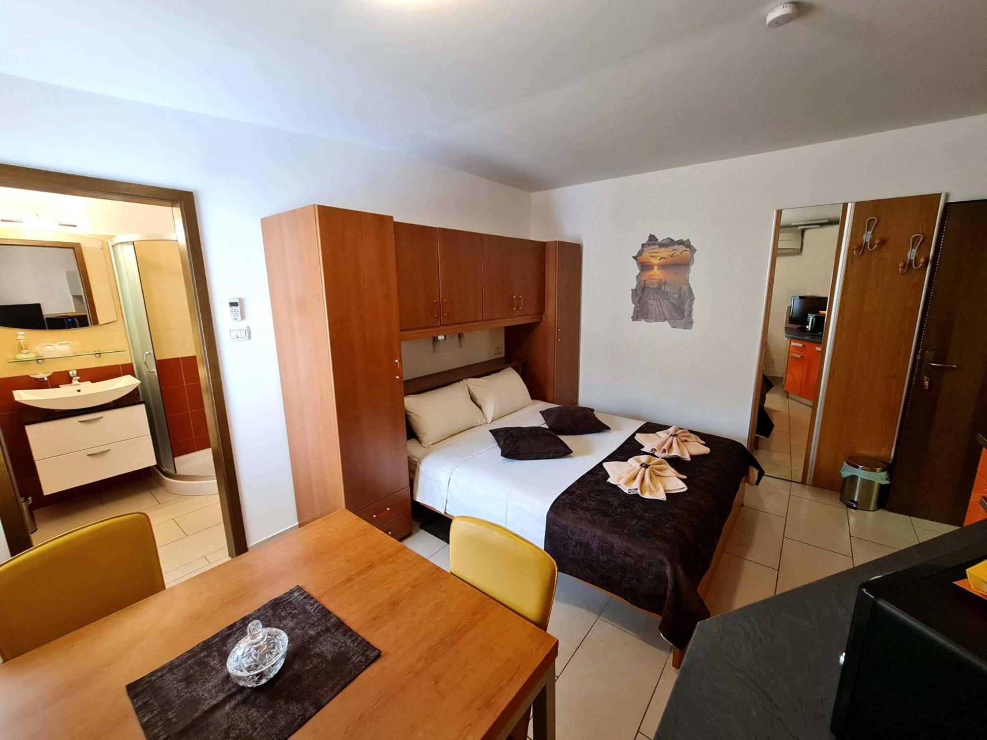Restaurant & Apartments Getaway Pri Kobalu Випава Стая снимка
